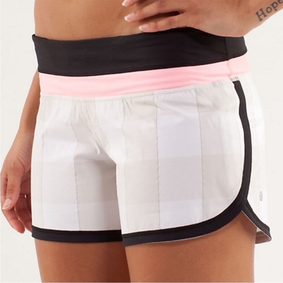 NWT Lululemon Groovy Run Shorts - Picture 3 of 11